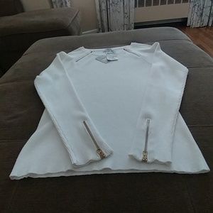 Round neck ribbed sweater